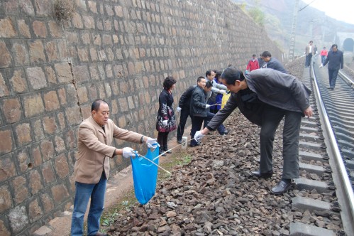 丹鳳法院以實際行動支持創衛工作