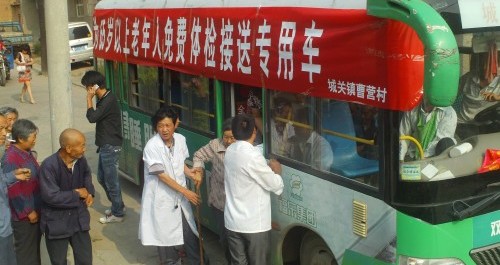 商南老年人在“家門口”免費享受醫療健康“套餐”