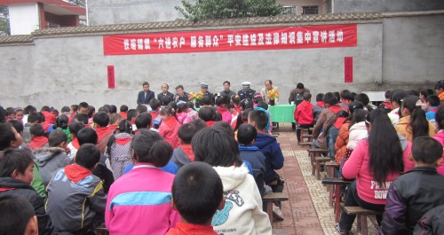 丹鳳法院鐵峪鋪法庭開展送法進校園活動