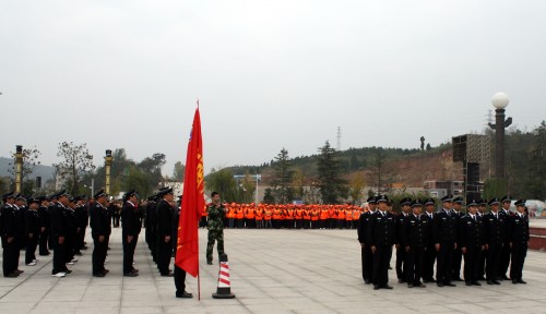 商南對城管執法隊員進行軍訓