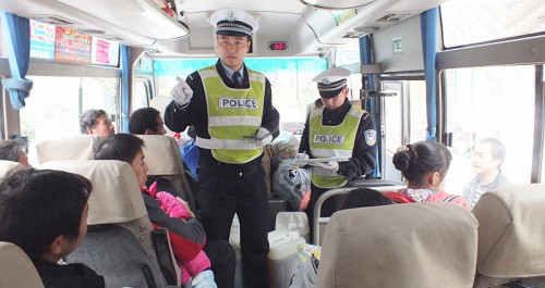 鎮(zhèn)安縣交管大隊(duì)開(kāi)展違法行為集中整治活動(dòng)