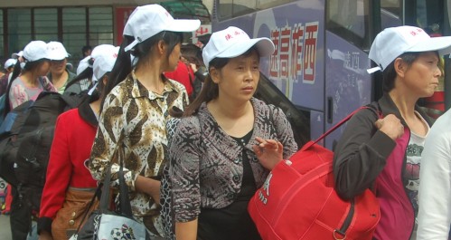 柞水縣第一批赴疆拾棉工歸來