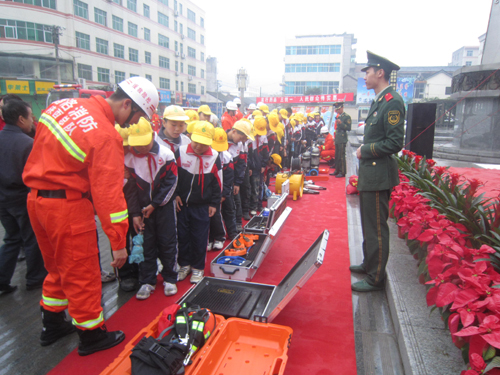 商南縣城關希望小學高度重視冬季安全工作