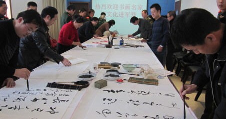 省市書畫協會會員深入丹鳳消防、武警進行書畫義寫