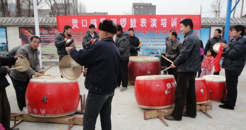 洛南縣文化館組織開(kāi)展“鑼鼓班”培訓(xùn)進(jìn)村活動(dòng)