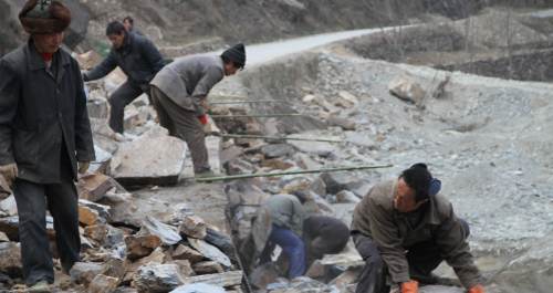 柞水縣大力實施戰嚴寒保暢通工程