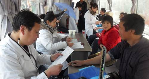 景村中學組織教師  無償獻血喜迎元旦