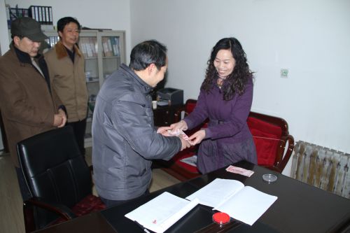 柞水計生局工會與縣工會聯手開展獻愛心活動