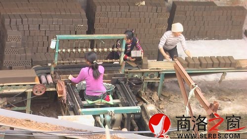 邢原村農民創業、家務兩不誤