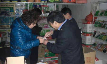 “三問三解”下基層  農資三查保安全