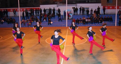 柞水縣第一支籃球拉拉隊成立