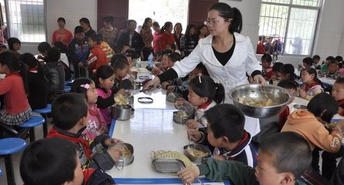 鎮安縣積極實施蛋奶工程