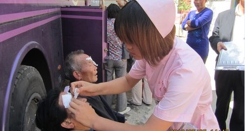 省復(fù)明手術(shù)車(chē)開(kāi)進(jìn)洛南