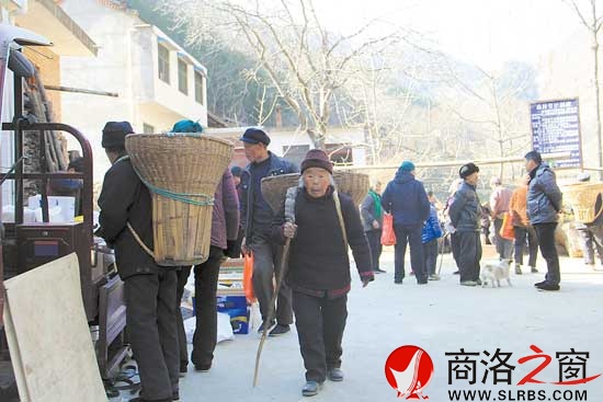 中午時分的集市