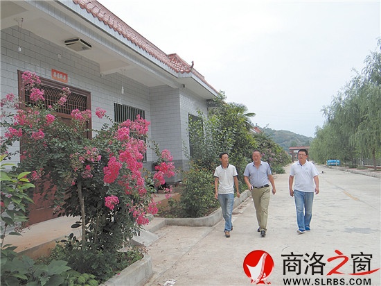 走在美麗的王山底村移民小區街道上，感受田園詩般的享受。